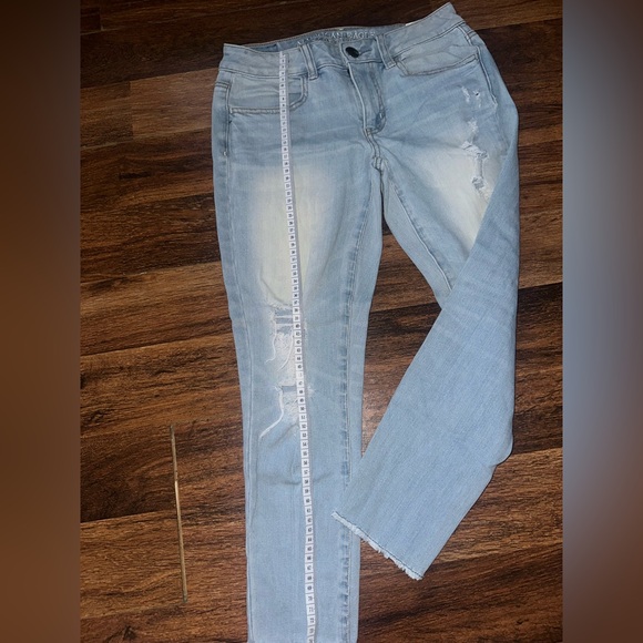 American Eagle Outfitters Light Blue Distressed Skinny Jeans size 2 - Picture 5 of 10